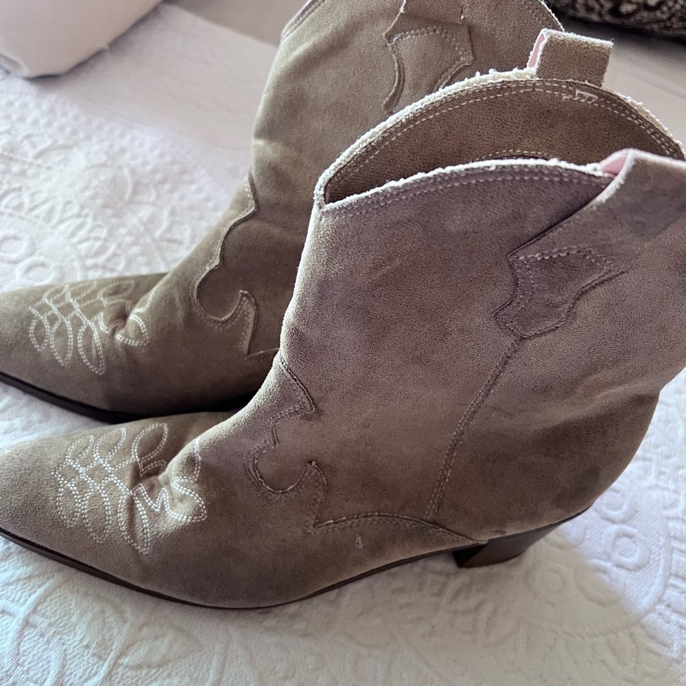 Cowgirl boots short size 10.5